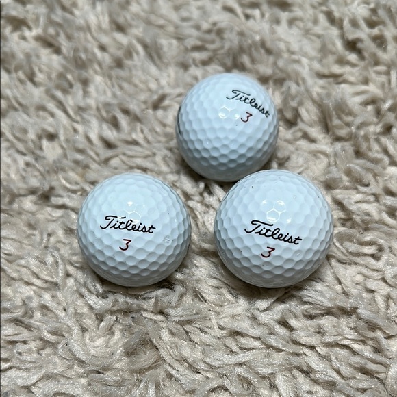Titleist Tour Prestige White Golf Ball Set of 3 - Picture 4 of 4